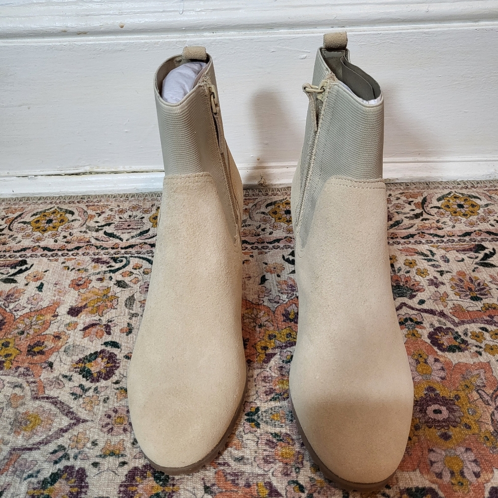 New Violet & Red Size 7.5 Cream Tan Suede Knit Cuff Ankle Bootie Loaded - Picture 7 of 10